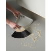 Lopatka se smetáčkem SWEEP-IT - Light Grey