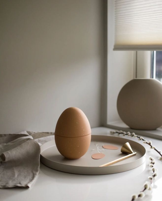 Velikonoce se pomalu blíží a s nimi i čas drobných detailů, které dokážou proměnit atmosféru domova. Dóza Bonboniere od...