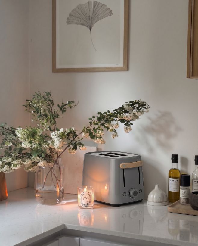 Dokonalá víkendová snídaně s ikonou dánského designu značky Stelton..topinkovač Emma v elegantní šedé barvě u nás na MILKY...
