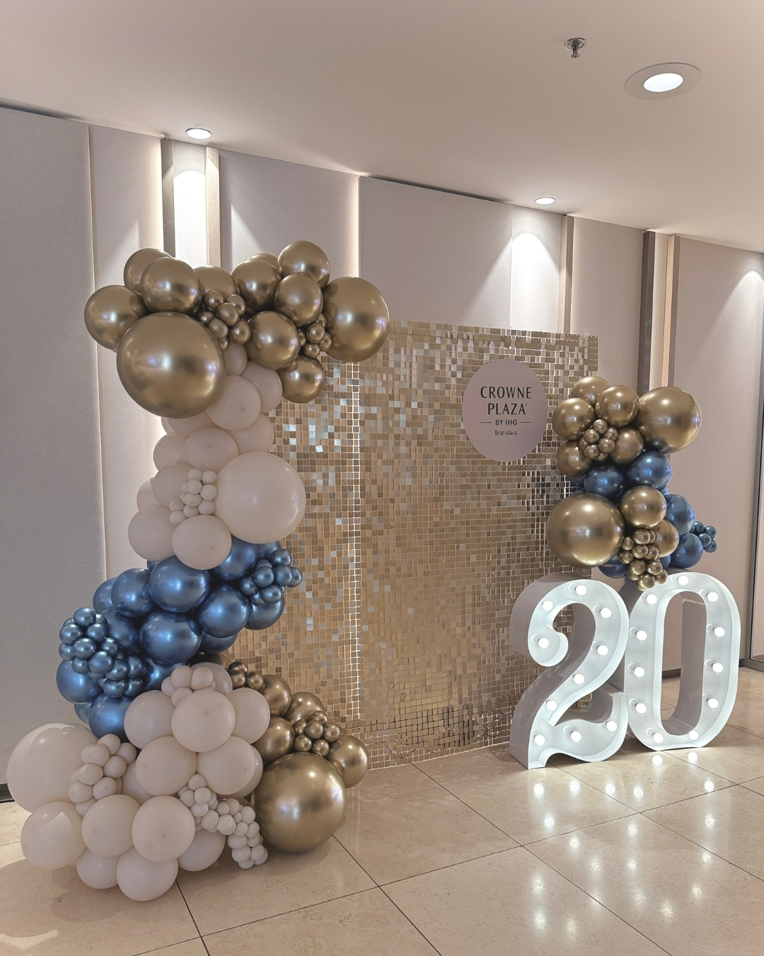 Svetelné číslo 20 a balonova vyzdoba – Miloore Lights