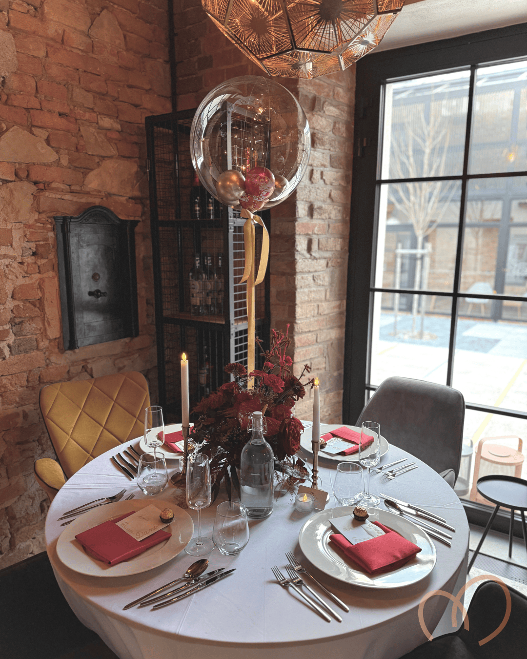 stolovanie-a-dekor-s-balonovou-vyzdobou-14webp