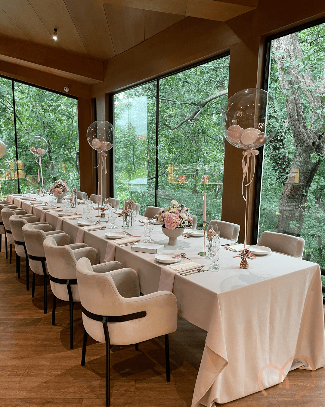 stolovanie-a-dekor-s-balonovou-vyzdobou-16webp