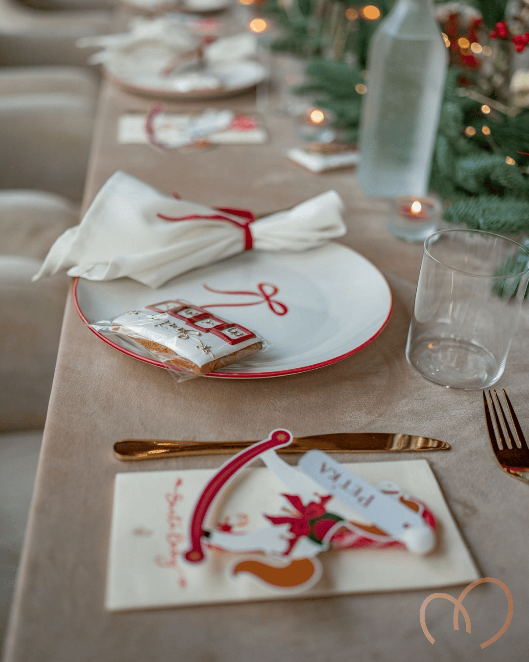 stolovanie-dekor-biele-cervene-detail-48webp