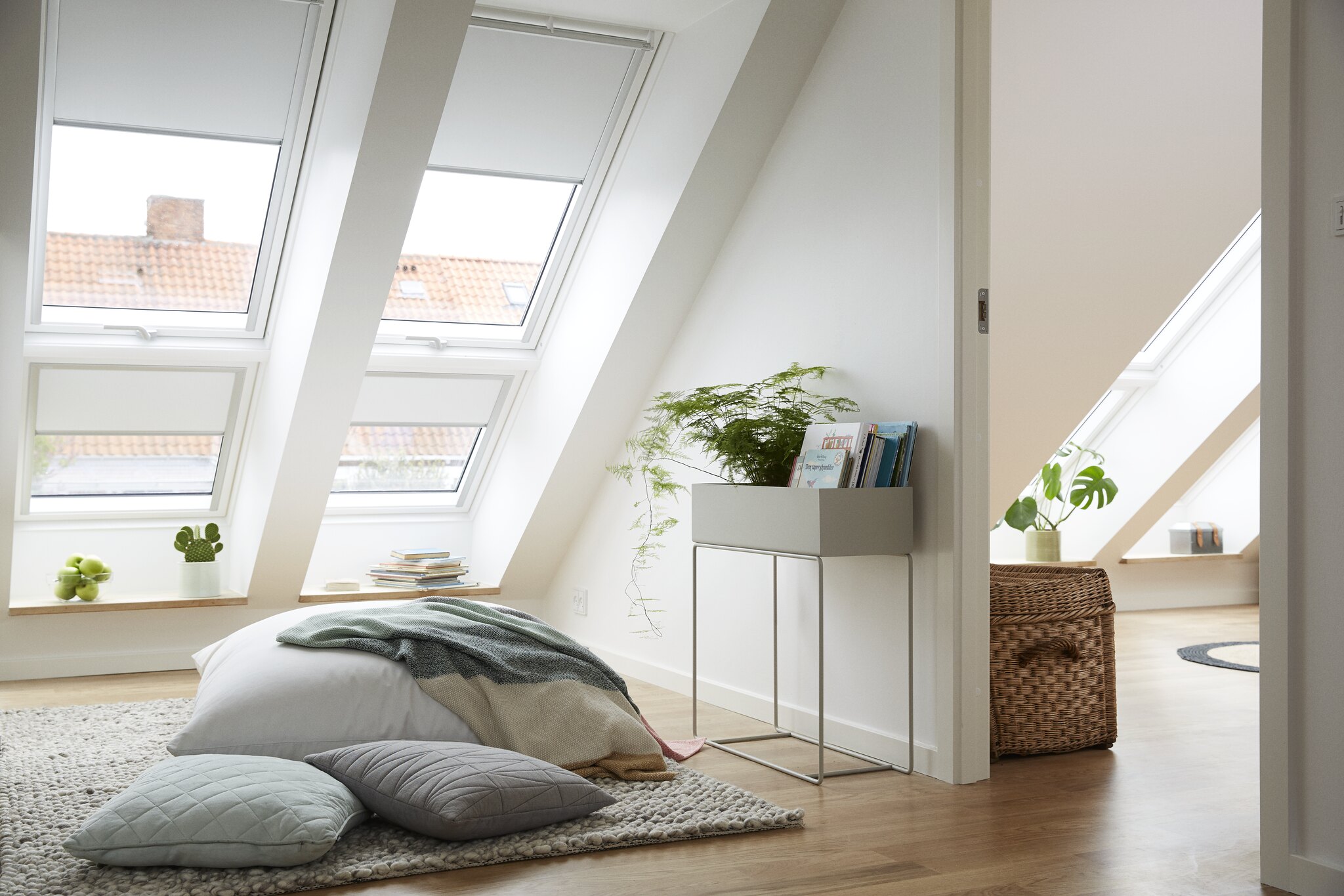 Zastiňovací roleta VELUX RFL Premium - stará generace Barva rolety: tmavě hnědá (4162), Barva vodicí lišty: Hliník standard (S), Označení okna (ze štítku na okně): M08/308 78x140 cm