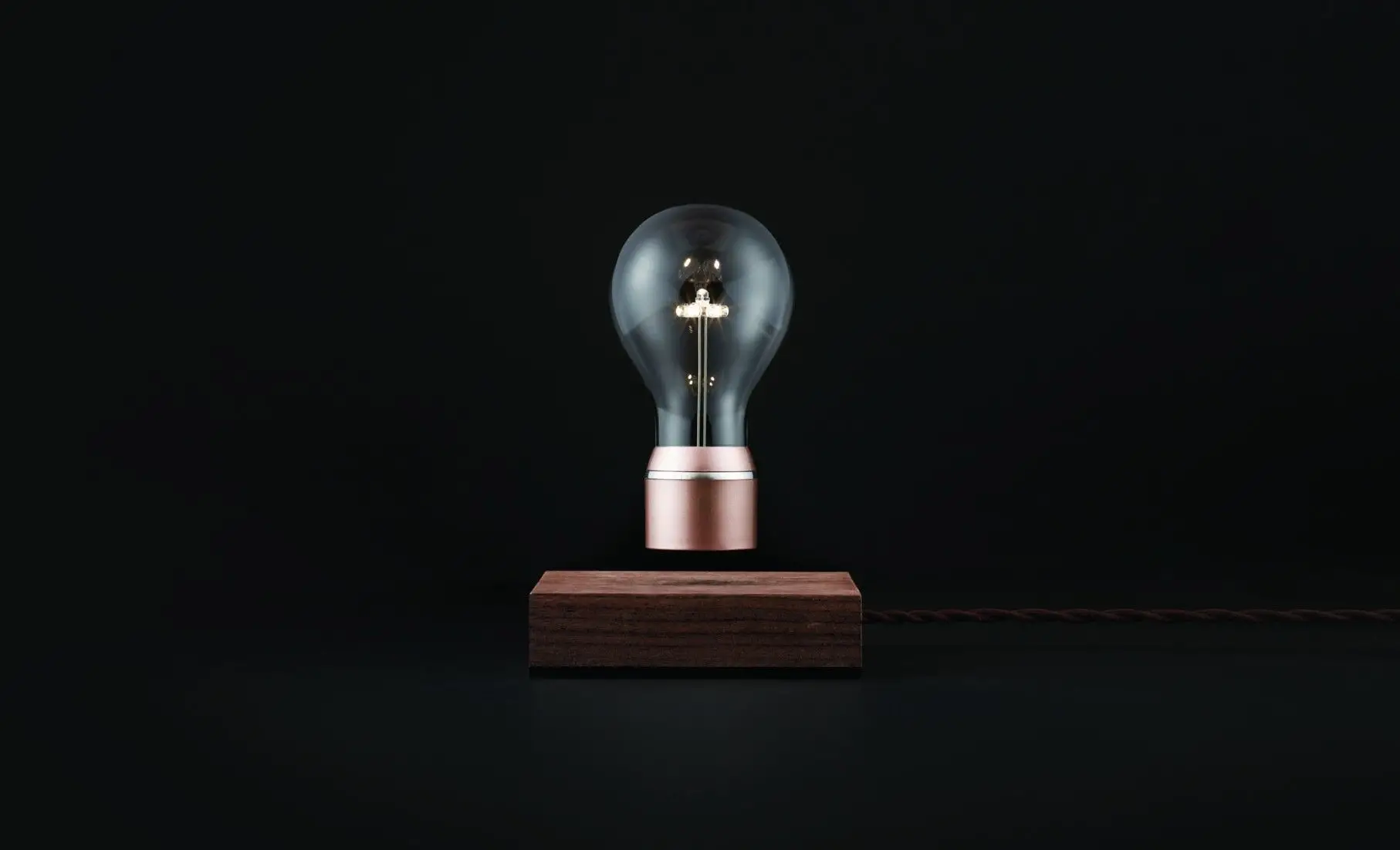 Levně Flyte Levitující designová žárovka FLYTE Buckminster