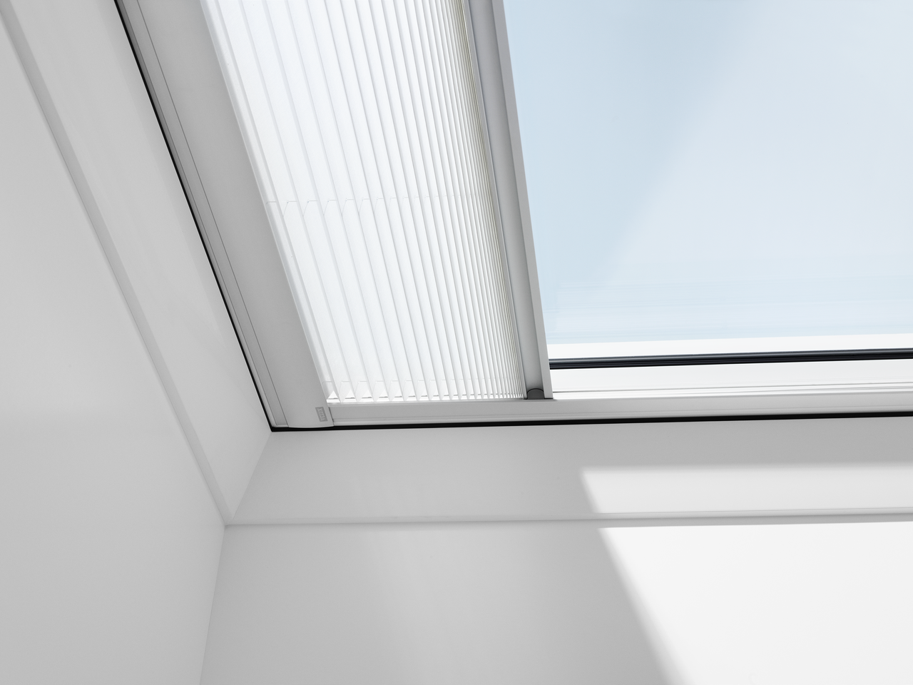 Dálkově ovládaná plisovaná roleta Velux FMG Velux: 90x120 cm, Barva rolety: bílá (1016)