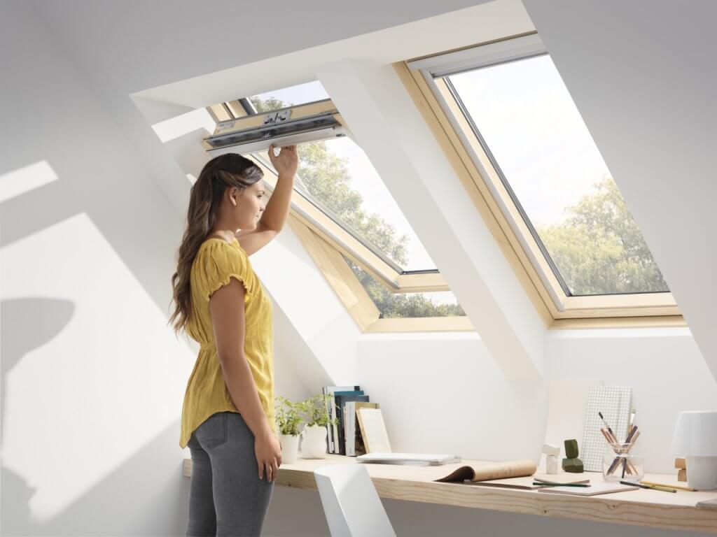 Okno střešní kyvné Velux Standard 1061Z GLL CK04 55×98 cm
