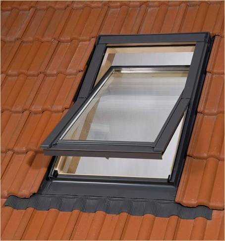 BALIO dřevěné střešní okno s lemováním 78x140 cm