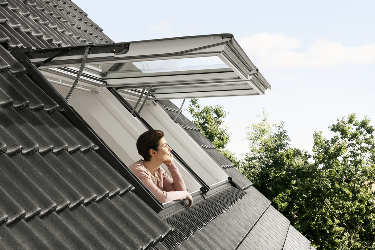 Elektricky ovládané střešní okno VELUX GPU 006621 Velux: FK06 66x118 cm