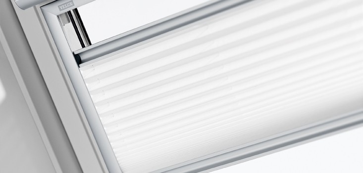 Plísovaná roleta VELUX FHL Premium - nová generace Barva rolety: šedá (1284), Barva vodicí lišty: Bílý lakovaný hliník (SWL), Označení okna (ze štítku…