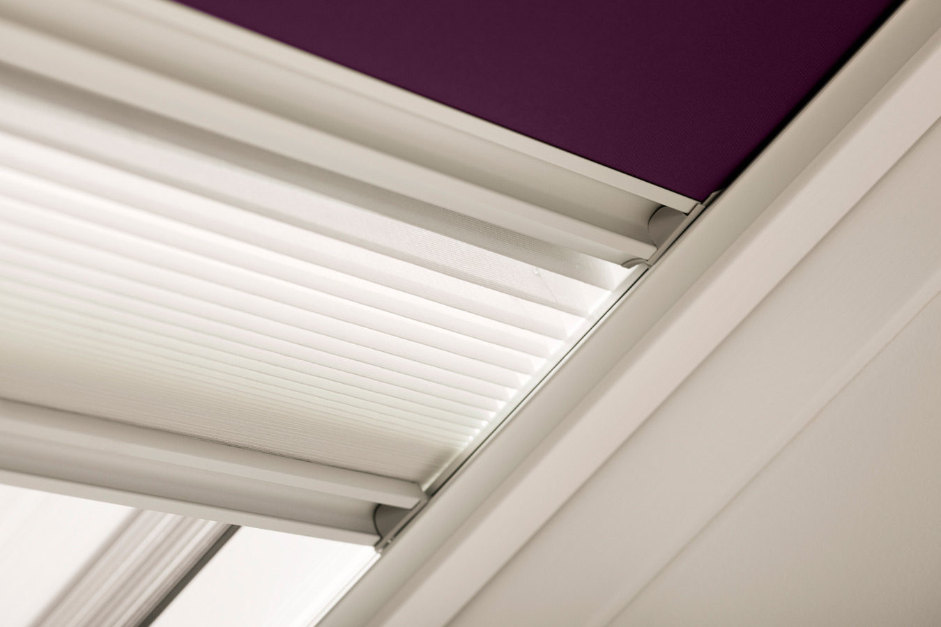 Kombinace rolet VELUX DFD Premium - nová generace Barva rolety: teple šedá/bílá (4574/1016), Barva vodicí lišty: Hliník standard (S), Označení okna (ze štítku na okně): MK06 78x118 cm