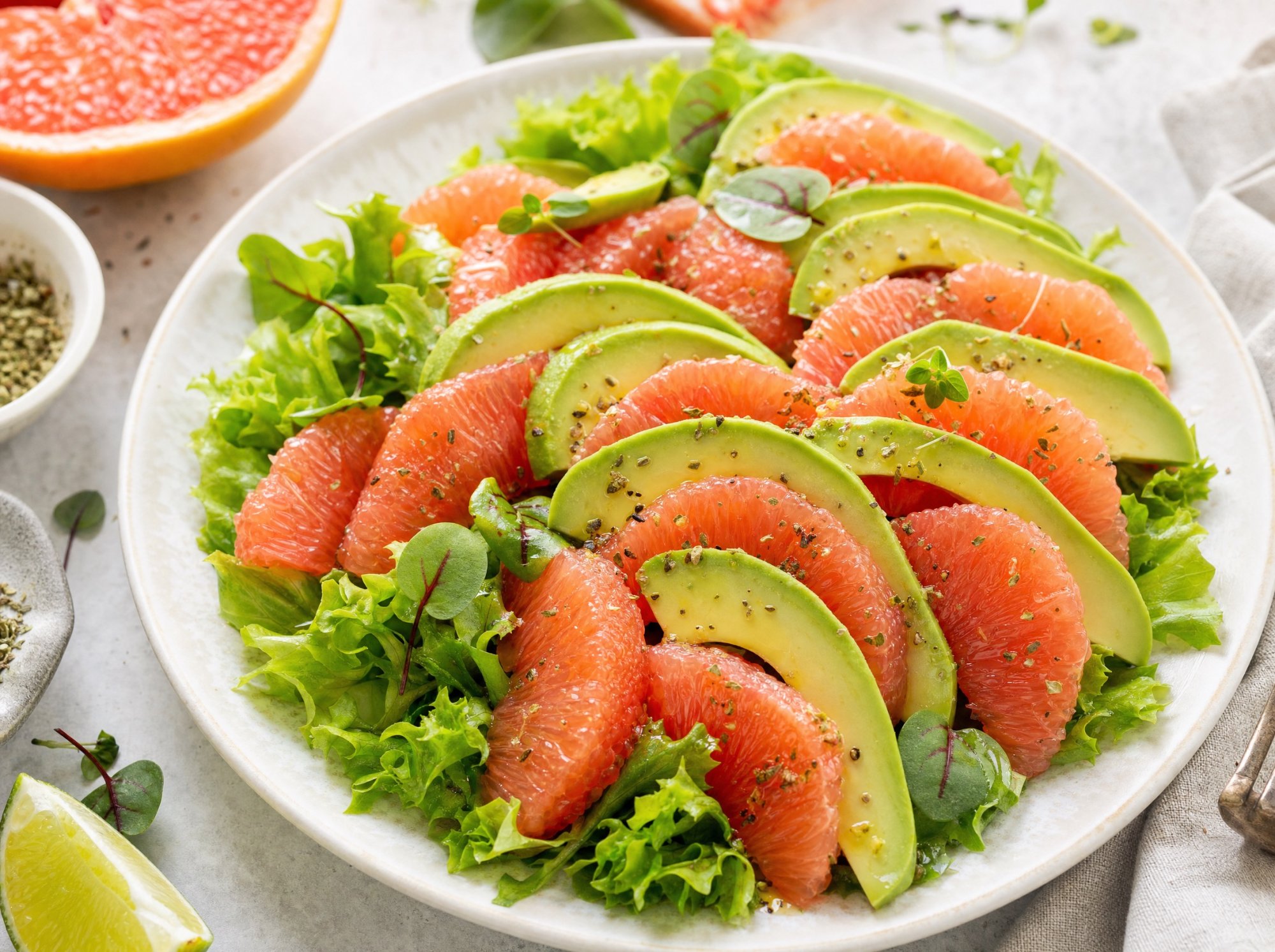 Grepovo-avokádový salát