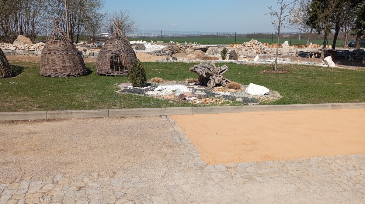 Mlat - materiál, který tvoří kontext