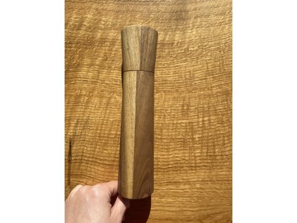 Dřevěný ořechový mlýnek na sůl a pepř