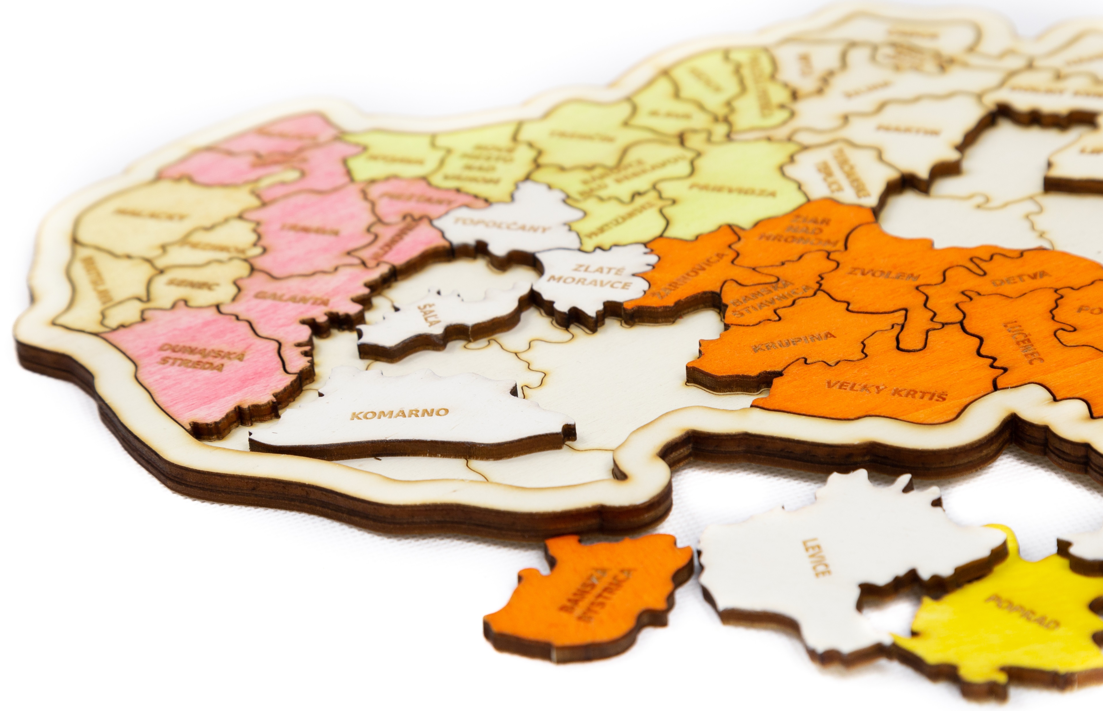Drevená puzzle mapa Slovenska - okresy