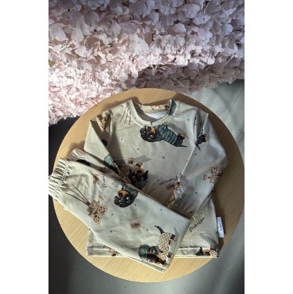 8E1504B1 75B9 4C2D 9A35 69AAD956F234