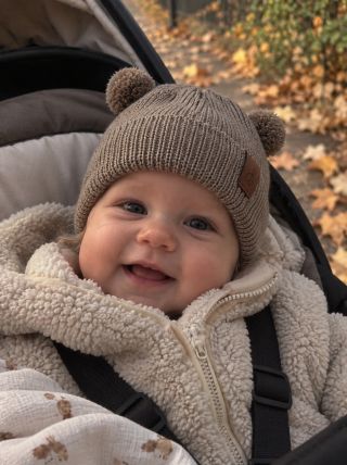 🤎🍂Hledáte čepici, která skvěle vypadá a zároveň pěkně zahřeje? Sáhněte po naší čepici s bambulkami. Vyrobeno z prémiové...