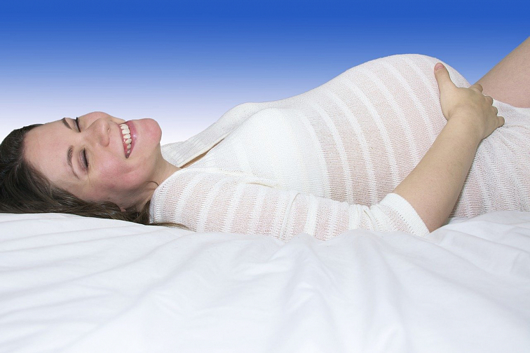Jak správně spát v těhotenství