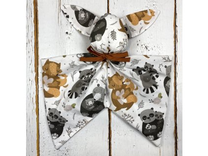 Usínáček Mimoušek králíček lesní zvířátka. Usínáček Mimoušek králíček zajistí rychlé a klidné usínání a rozvoj jemné motoriky vašeho miminka.
V určitých bodech šustí.