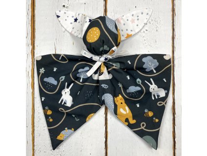 Usínáček Mimoušek králíček zvířátka na tmavě zelené hvězdy. Usínáček Mimoušek králíček zajistí rychlé a klidné usínání a rozvoj jemné motoriky vašeho miminka.
V určitých bodech šustí.