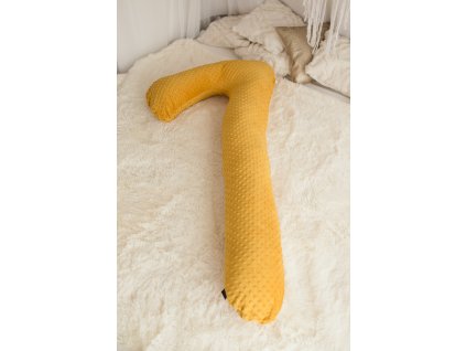 Těhotenský polštář SEVEN hořčice. Současný vrcholný model SEVEN našeho kojící polštáře vám nabídne nevídaný komfort při spánku v těhotenství.