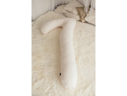Těhotenský polštář SEVEN perla. Současný vrcholný model SEVEN našeho kojící polštáře vám nabídne nevídaný komfort při spánku v těhotenství.
