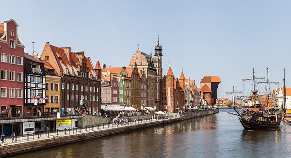 Nábřeží Długie Pobrzeże v Gdaňsku