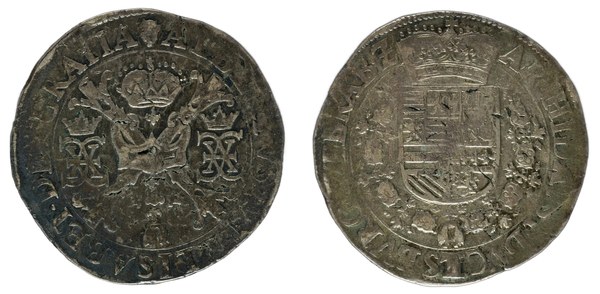 Patagon Albrechta VII. Habsburského a Isabely Kláry Evženie Španělské z Antverp, 1613–1620 – burgundský kříž s korunou a korunovaný znak