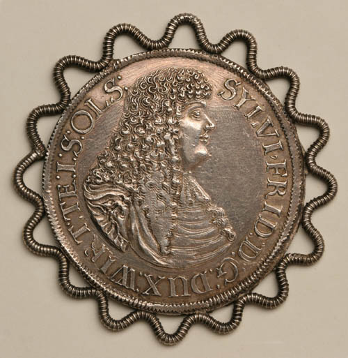 Líc mince Sylvia II. Fridricha z roku 1675 s portrétem vévody