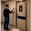 Chlap wc AI marked