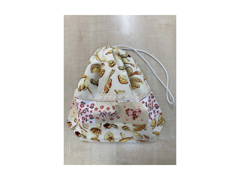 Kiscipós zsák vintage szíves-virágos mintával, zsinóros záródással.