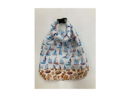 Csatosan összezárt vitorlás mintás frissentartó kenyereszsák kenyérmintás aljjal.