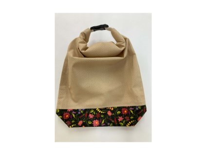 Összetekert, csatos záródású kenyeres zsák felülről.