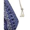 Részlet a kék etno mintás nagy cipós zsák oldaláról, fehér zsinórral