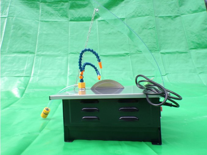 NOVINKA 2024 - PROFI diamantová pila 1700 V na řezání achátů a drahých kamenů s KRYTEM, DVOJÍTÝM horním a spodním chlazením + kotouč na minerály