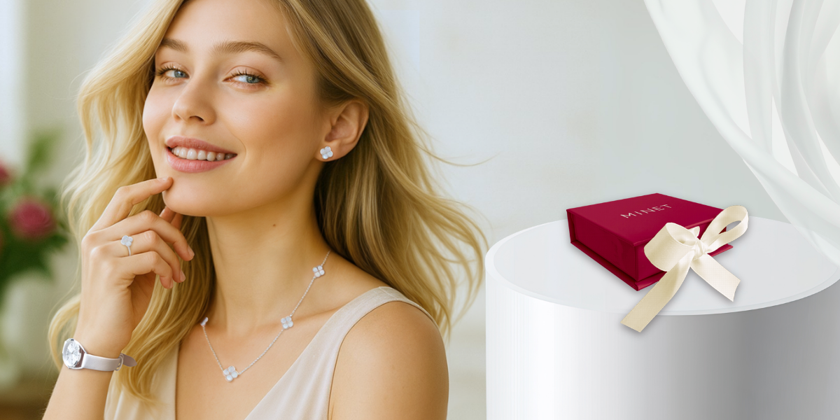 Stříbrné šperky MINET pro ženy – náušnice, náhrdelník a prsten s luxusní dárkovou krabičkou zdarma