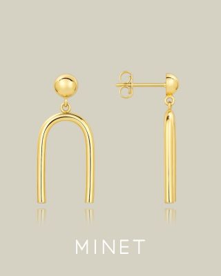 💫 Jedinečný design… Decentní a nápadité zároveň. Objevte zlaté náušnice MINET, které podtrhnou váš vkus. 🌹