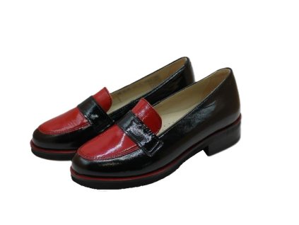 Černočervené mokasíny