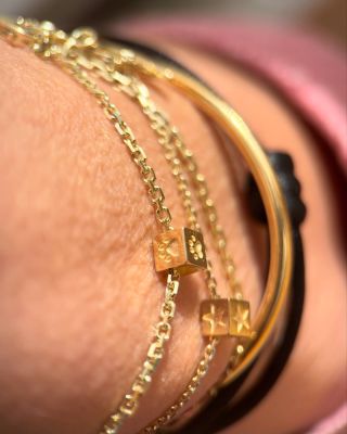 Náramky zo 14kt zlata s personalizovanými kockami – pre ňu, pre teba, pre niekoho výnimočného.