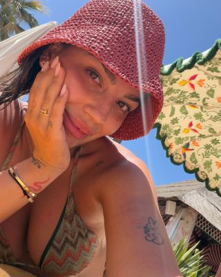 Summer mood. ☀️ Naše ikonické zlaté kocky CUBE, ktoré k letu jednoducho patria. Pre ňu, pre neho, pre vás.❤️ #cube...