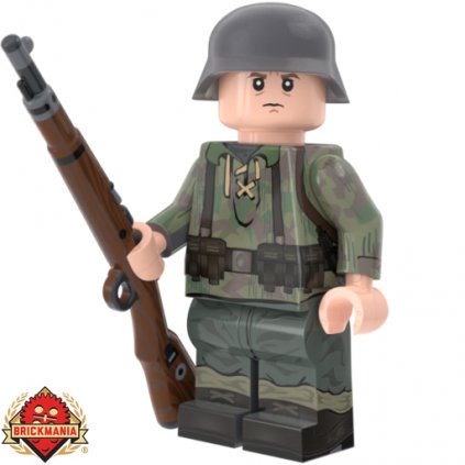 WWII German Rifleman with Splinter Smock 3