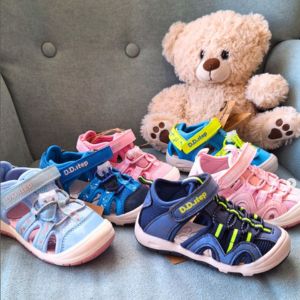 Prvé kroky v lete: Akú obuv zvoliť pre začínajúcich chodcov?