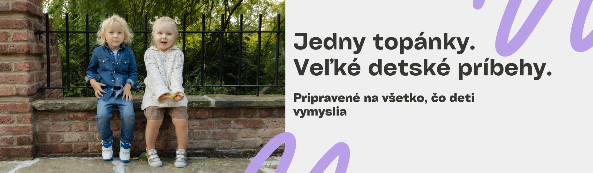 Šťastné dieťa v kvalitných topánkach Minifutky