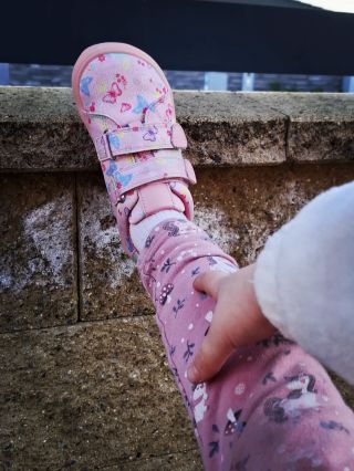 Krásne dni sú pred nami… a deti budú viac vonku než doma ☀️ Na takéto dni sú ideálne Protetika Koro modely barefoot...