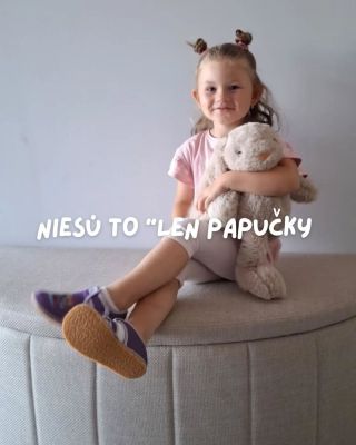 Papučky vyberáme často podľa toho, čo sa páči deťom. 👀 Ale čo by sme mali sledovať my rodičia? V carouseli nájdeš 3 veci,...