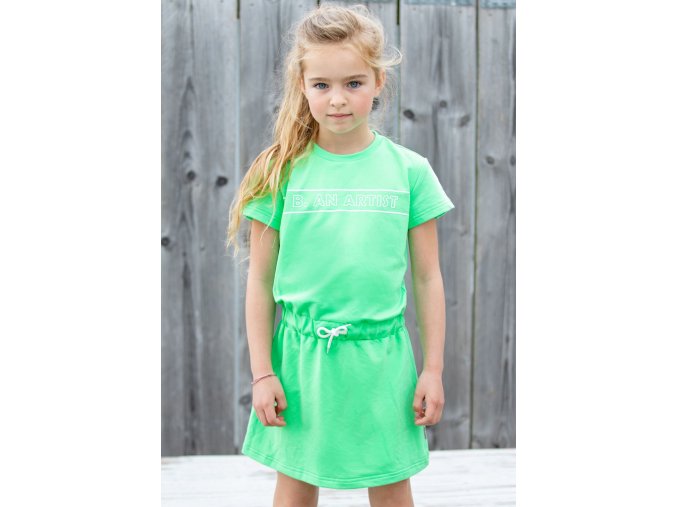 Dívčí šaty svítivě zelené Sporty šaty s krátkým rukávem neon holka B-nosy Y202 5850 312 modelka