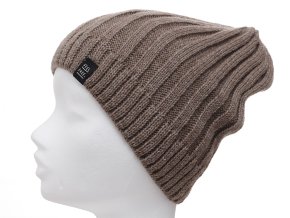 Zimní pletená čepice ve tvaru beanie s žebrovou strukturou, s příměsí vlny. Podšívka ve tvaru silné čelenky je z velmi jemné 100% bavlny, takže čepice zahřeje a nebude kousat.