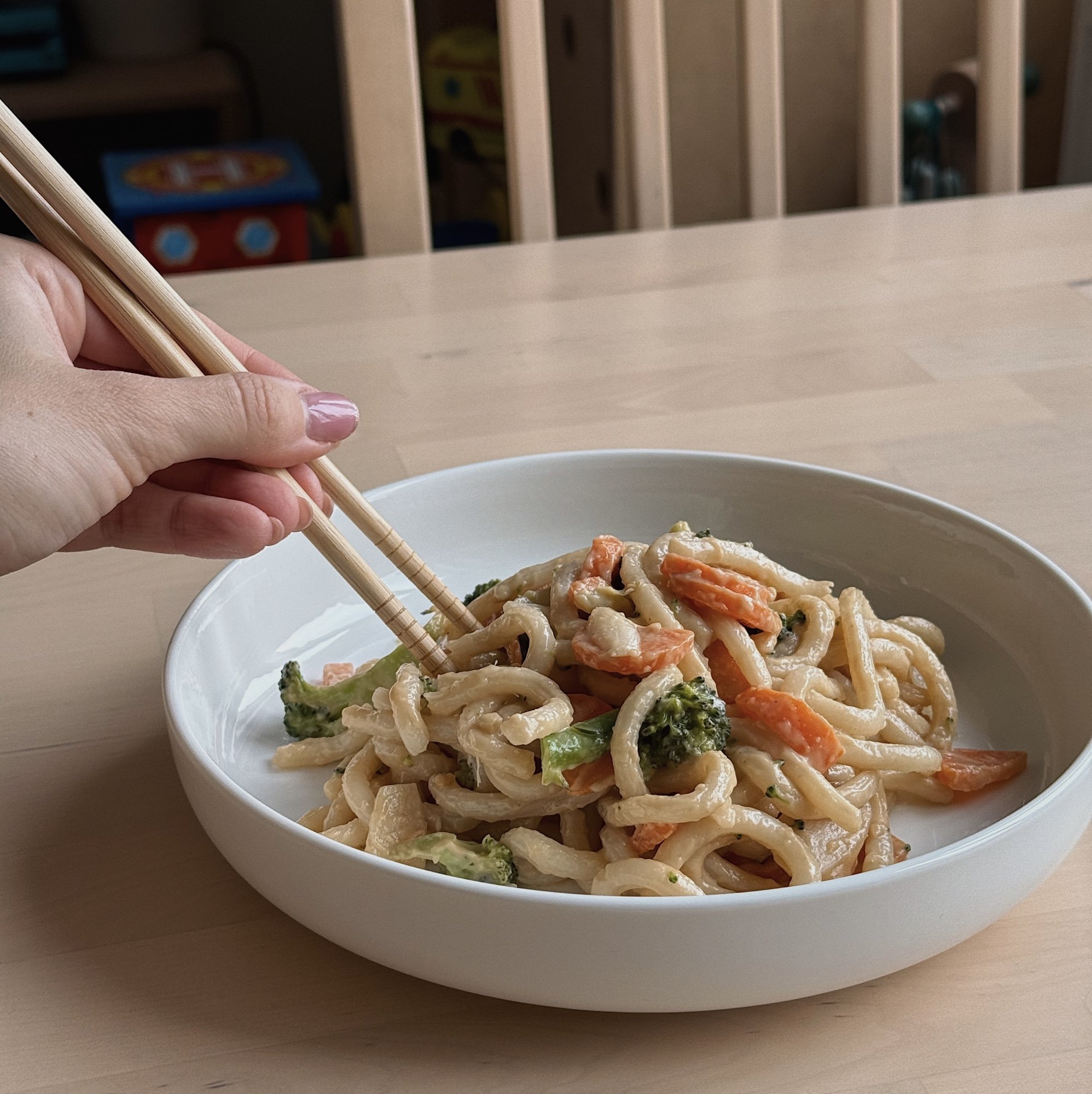 Udon nudle s arašídovou omáčkou