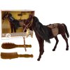 Figurka hnědý kůň s doplňky