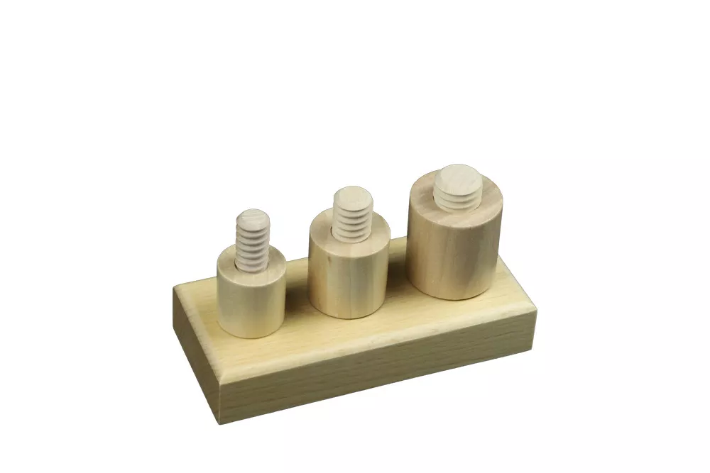 Moyo Montessori  Moyo Montessori Drevené skrutky a matice